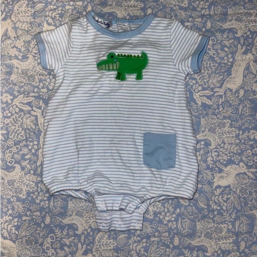 Magnolia baby 0-3m boy alligator romper